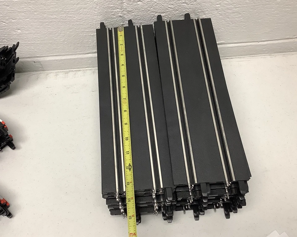 Enorme Juego de Pista de Coche Ranura Carrera Go Escala 1/43 4 Coches Ranura y Más Leer Foto 3 de 4