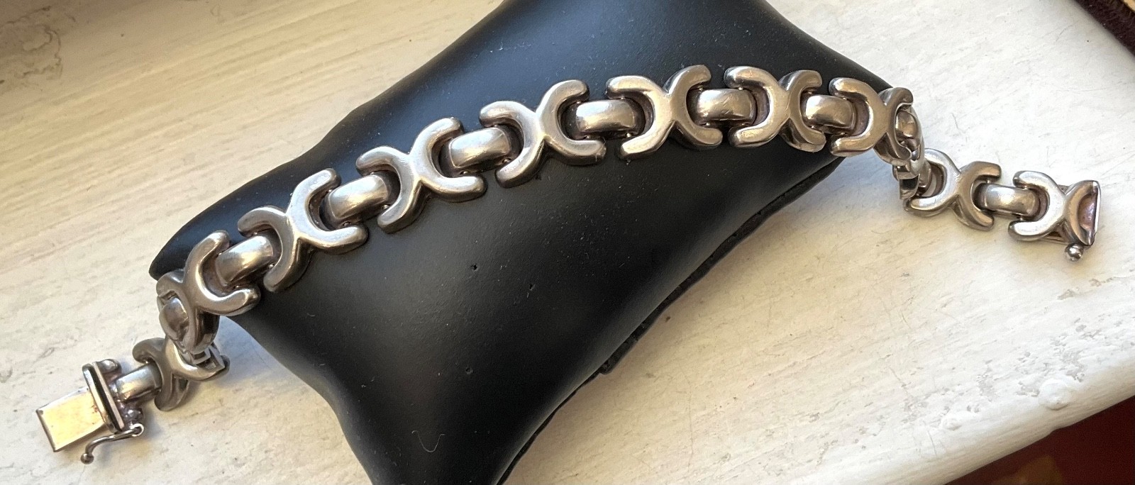 VINTAGE Italy STERLING BRACELET Hugs Kisses XOXO Link 17 Gr 7” Wearable