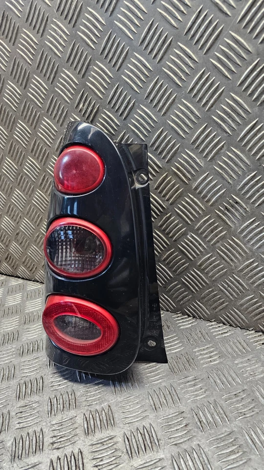 SMART 450 CITY CUPÉ PULSE 2001 CUPÉ DE 3 PUERTAS LUZ TRASERA LADO DEL PASAJERO LUZ TRASERA Foto 3 de 4