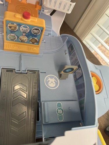 Octonauts Above & Beyond Octoray Ray Transforming Vehicle with 2 figures - Picture 9 of 15
