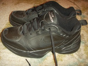 nike monarch 4 black