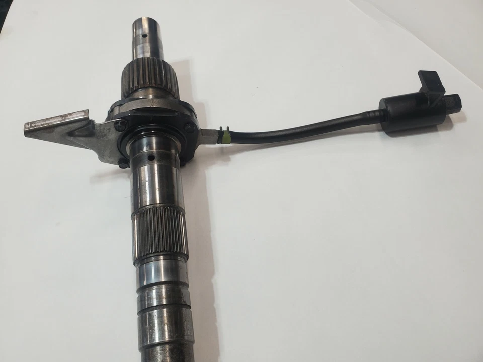 TRANSFER CASE 4401 MAINSHAFT/1370  SLIP YOKE STYLE 32 SPLINE  - Image 4 of 4