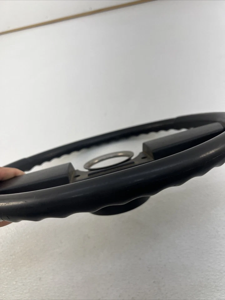 Оригинальный черный литой резиновый руль 82–85 Chevy S-10 Blazer & More - Изображение 2 из 4