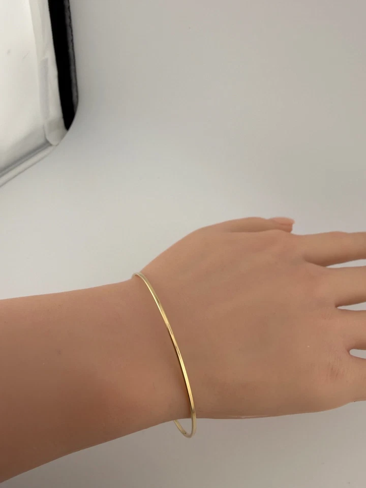 Brazalete Brazalete Claro Liso Oro Amarillo Sólido 14K 1.5mm - Oro Real Mínimo Delgado Foto 4 de 4