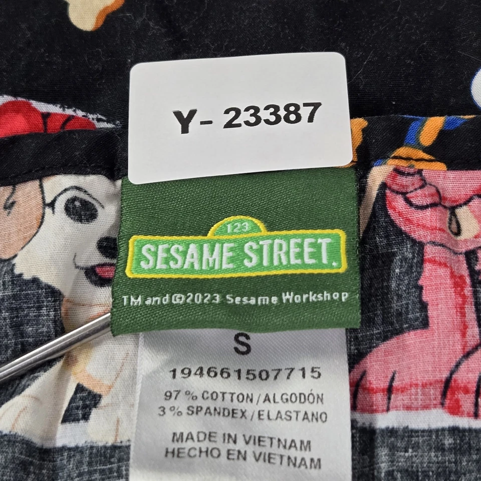 Blusa esfoliante Sesame Street S preta estampa gráfica logotipo cachorro Elmo manga curta - Imagem 2 de 4