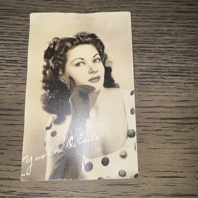 Yvonne De Carlo B/W Studio Photo appx. 3.50'' x 5.5'' Vintage Hollywood Actress
