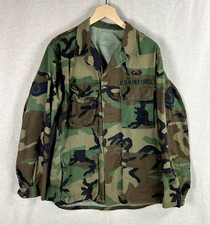 Giacca mimetica uomo US Air Force con bottoni taglia M toppe sergente regolari