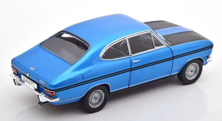 WHITEBOX 1:24 AUTO DIE CAST OPEL KADETT B RALLYE BLU E NERO ART WB124106 - Immagine 2 di 4
