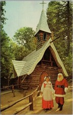 Postal de colección SANTA'S VILLAGE Skyforest, CA "Capilla del Pequeño Pastor"