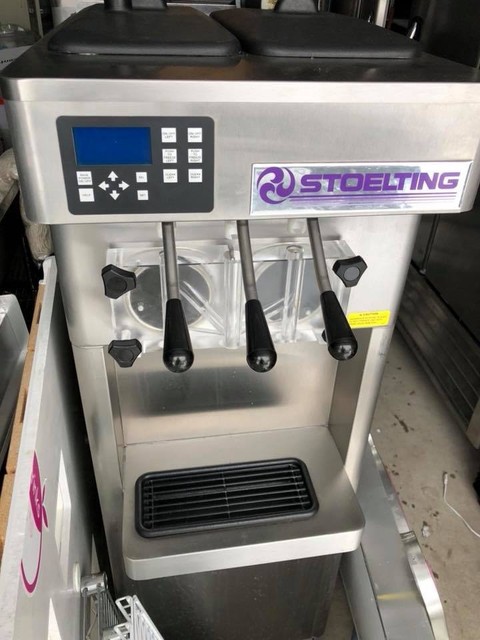 Stoelting F111 Single Flavor Countertop Frozen Yogurt Soft Serve