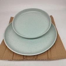 Over and Back 16-Piece Green Speckled Stoneware Dinnerware Set- Service for 4