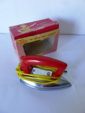 VINTAGE Jouet ancien Fer à repasser enfant sur 220 en boite JOLUX  jamais joué