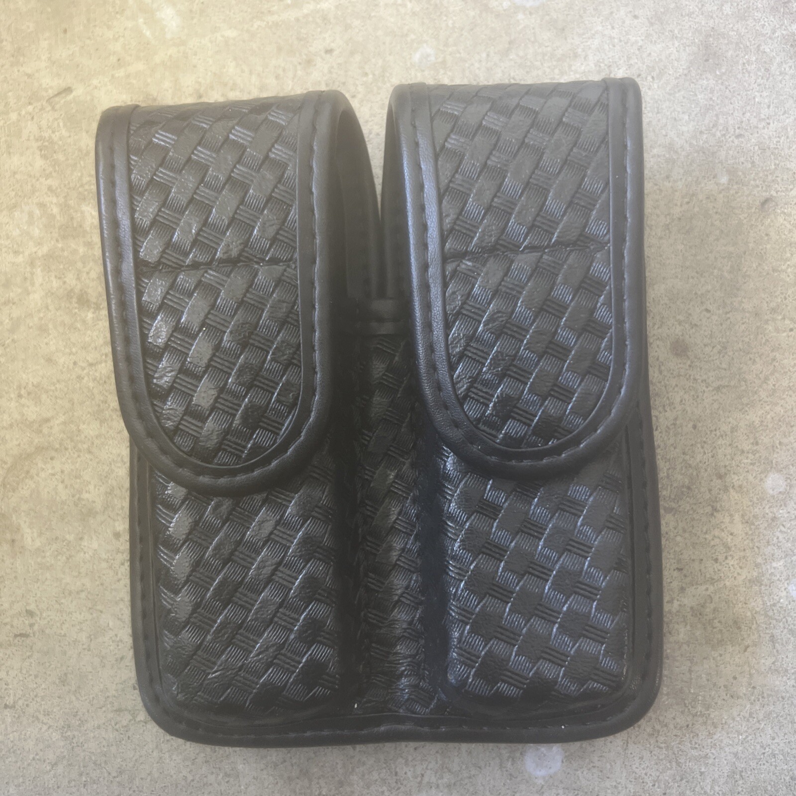 Bianchi AccuMold Elite Double Mag Pouch Size 2 Carbon Basket weave Magazine-image