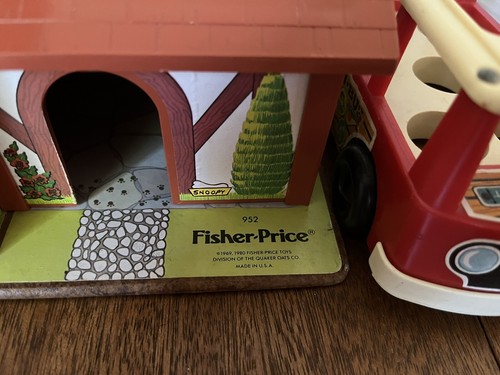 Vintage Fisher Price Little People Tudor House, Mail, Schaukelpferd, Bus, Telefon Posten - Bild 5 von 12