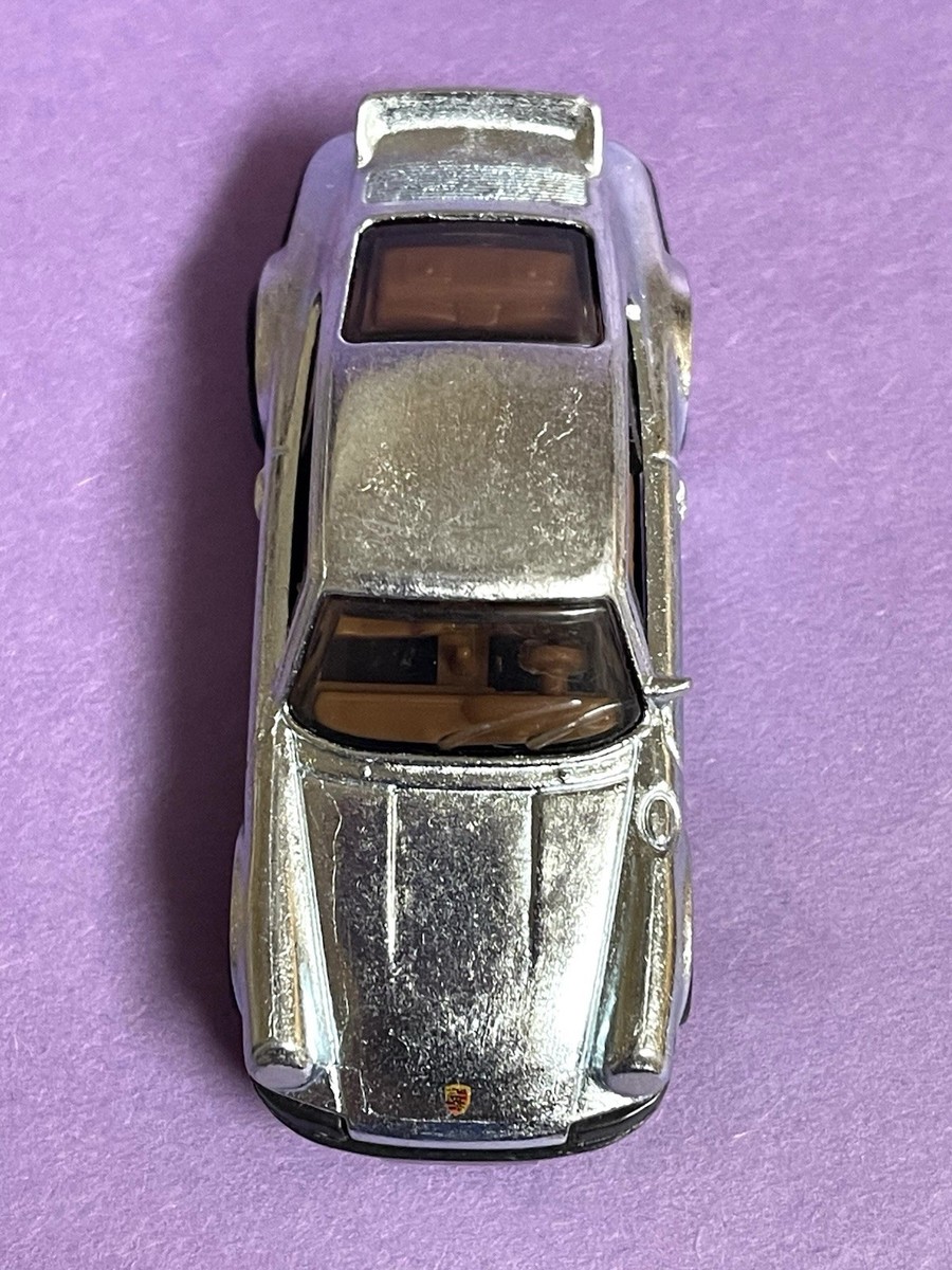 Hot Wheel New 26 Super Treasure Hunt Factory-Custom 911 Carrera RS