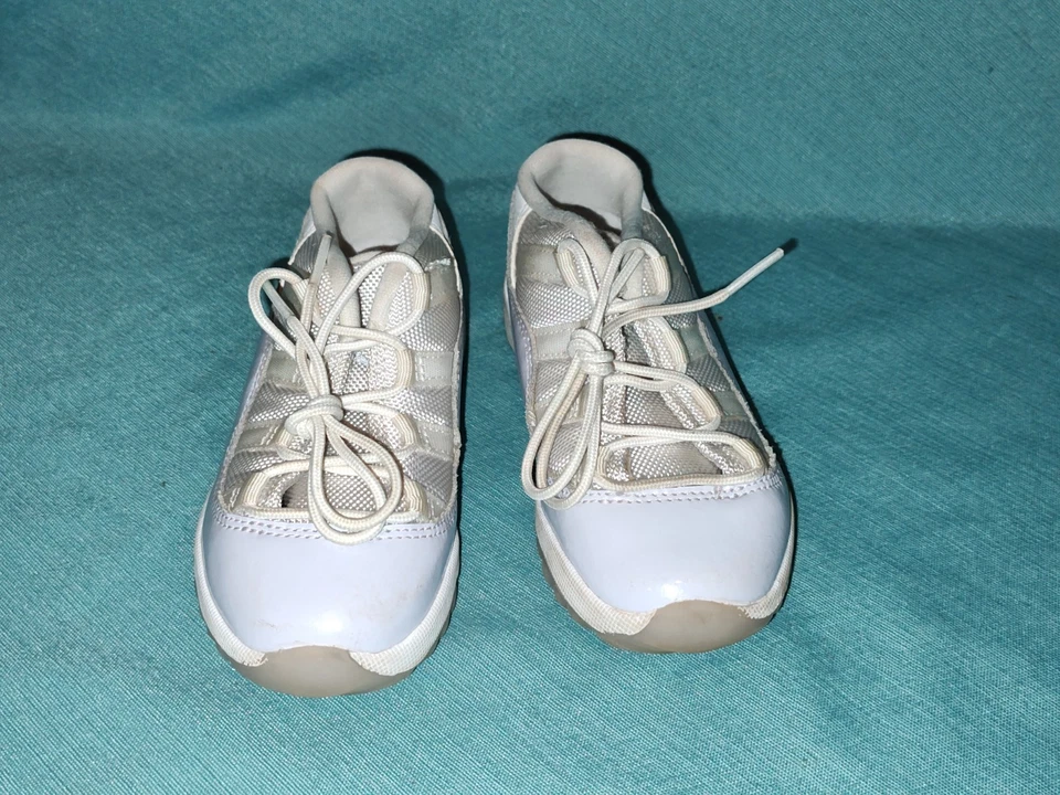 Nike Air Jordan 11 Retro Low 645107-101 Toddler Child  10C Light Purple Shoes - Image 4 of 4