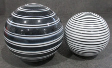 2 Ceramic Chinoiserie Orbs Decorative Balls Carpet Black/Blue & White  {L}