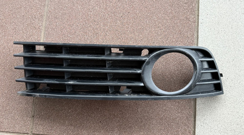 Audi A4 (8E B6) Bj00-04 Blende Verkleidung Nebelscheinwerfer rechts 8E0807682A
