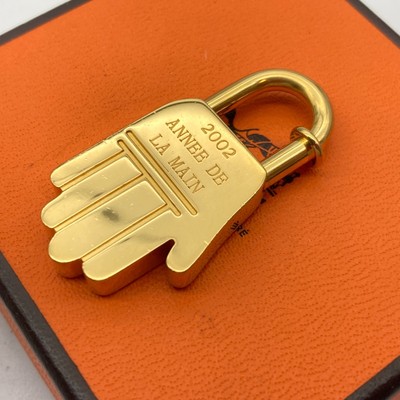 HERMES 2002 ANNEE DE LA MAIN 錠 HERMES 2002 ANNEE DE LA MAIN 錠