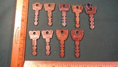 ES35 Master Lock Keys No Numbers LOT of 8  MASTER LOCK KEY LOT of 8 MILWAUKEE WI