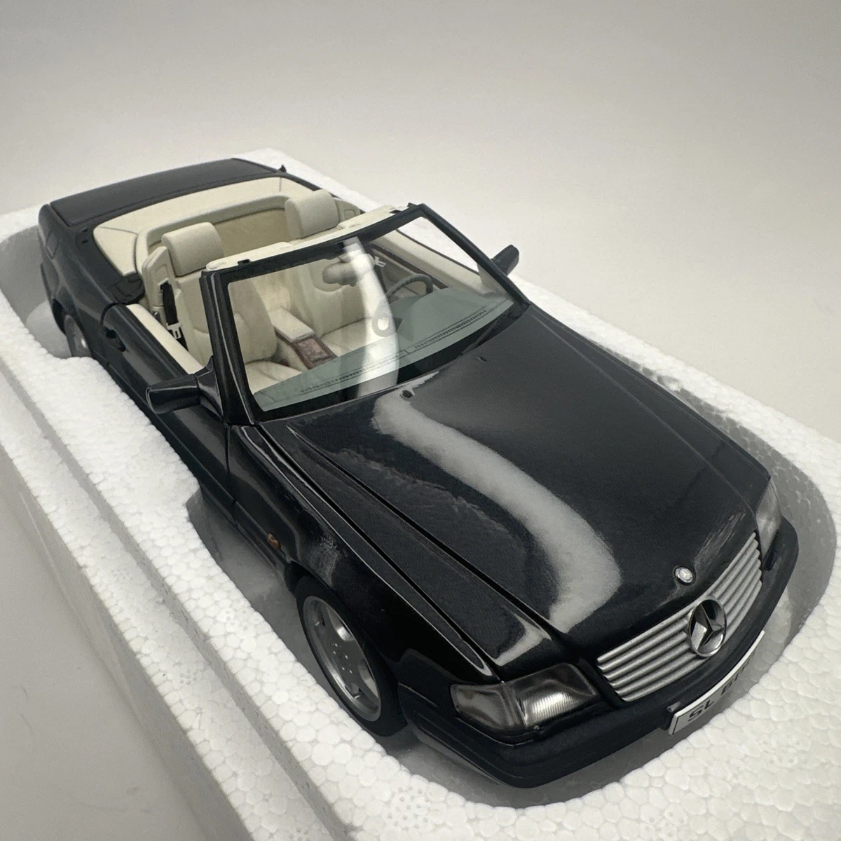 AUTOART MILLENIUM 1:18 MERCEDES-BENZ SL 600 1997 BLACK METALLIC
