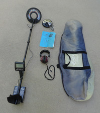 White's Spectrum XLT Metal Detector.