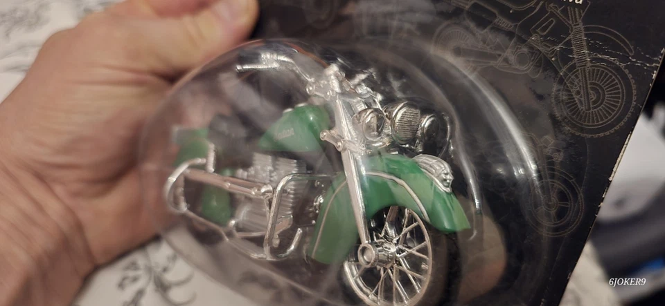 Maisto Indian Chief Motorcycle 1:18 Scale Die Cast Green  - Image 2 of 4