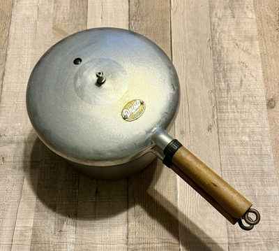 #ad Vintage Presto Pressure Cooker 4 Qt Model 40 Wooden Handles Nice $16.99