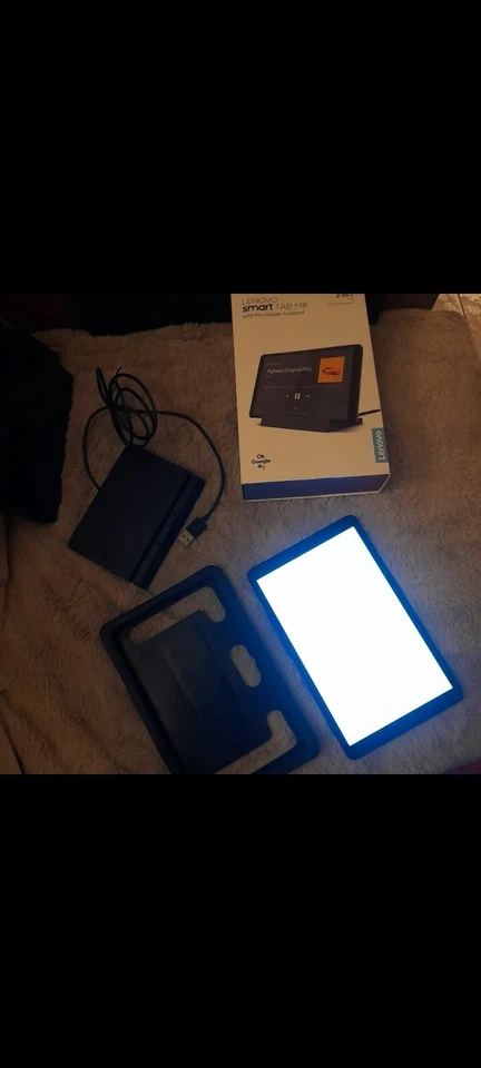 Lenovo Smart Tab M8 · 32GB · Cellular, foto 1 di 5