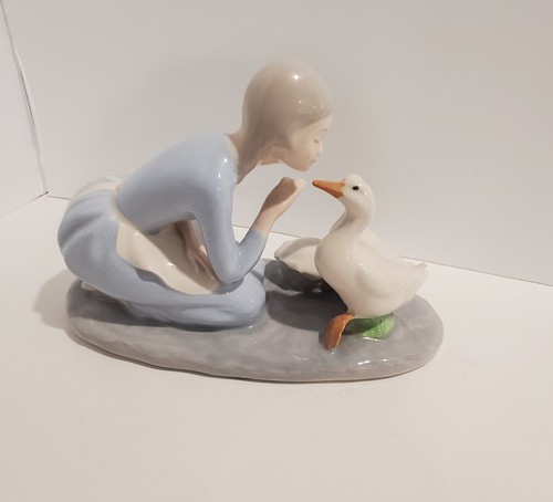 Vintage Porcelain Lady In Blue Dress Feeding Ducks Helene 1985 - Picture 2 of 11