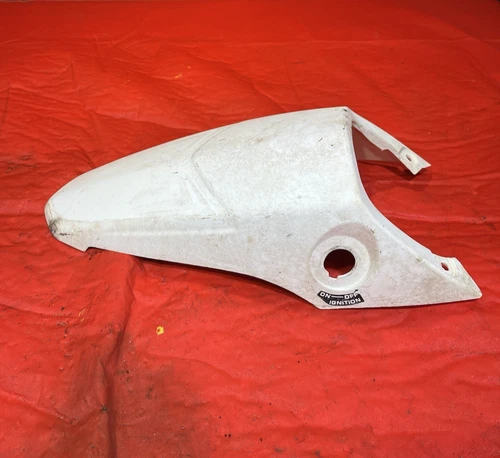 FENDER, CENTER (WHITE)