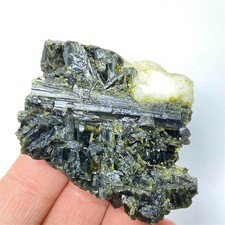 59g  A++Green Tourmaline Specimen Rough Gemstone Rock B628