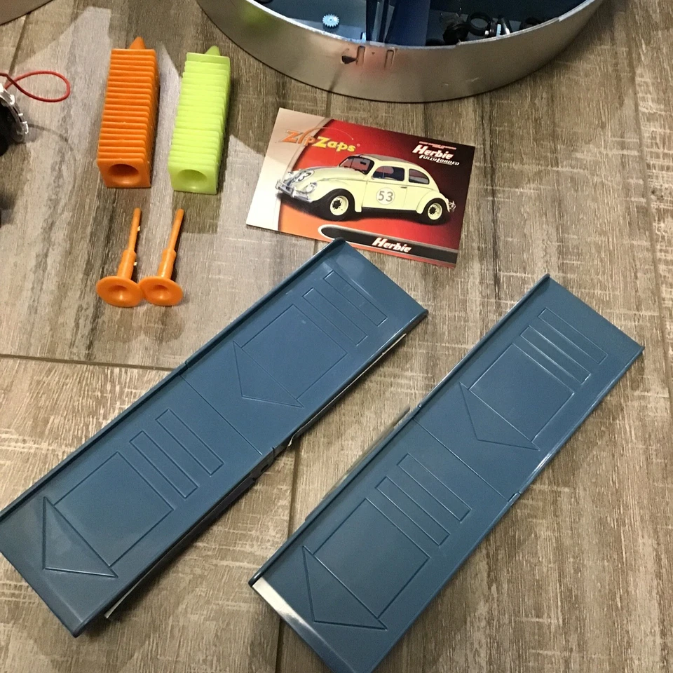 Zip Zaps Silver Case with Cars / Shells / Cones Radio Shack LOT - Image 3 of 4