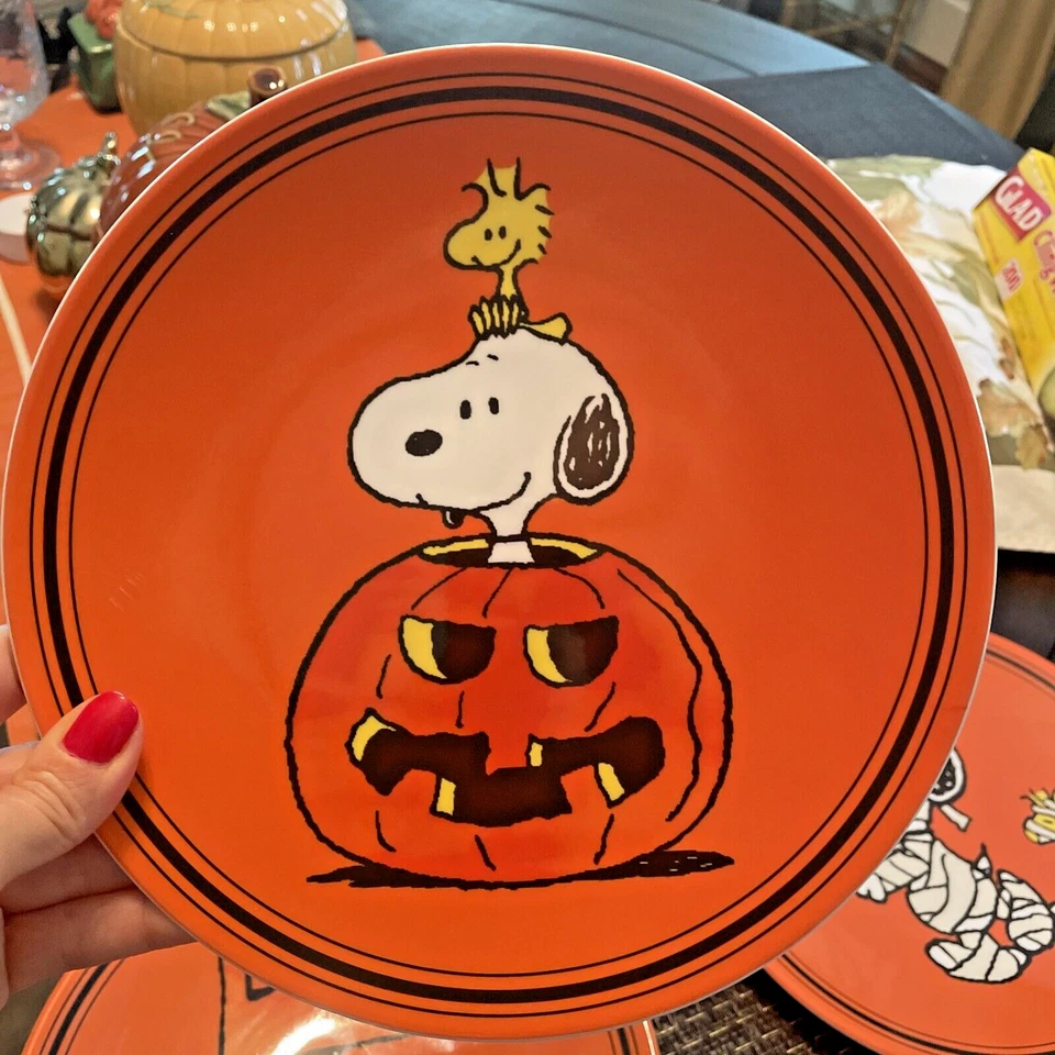 Snoopy Pottery Barn Peanuts Disney Halloween Plate holiday party kid SET 4 ! - Image 4 of 4