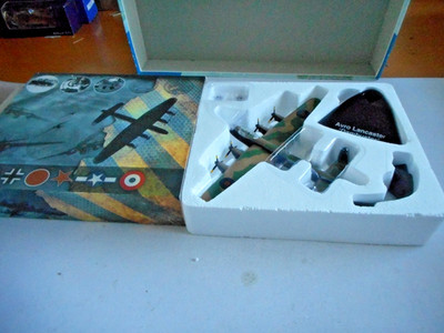 Atlas  4 646 101  Avro Lancaster Dambuster with stand + Box +leaflets