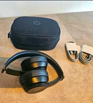Beats by Dr. Dre Solo 4 Bluetooth On-Ear Kopfhörer Schwarz mit Etui, 2 Kabel