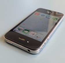 iPhone 4 - 8 GB - Black Sprint - slightly cracked rear glass