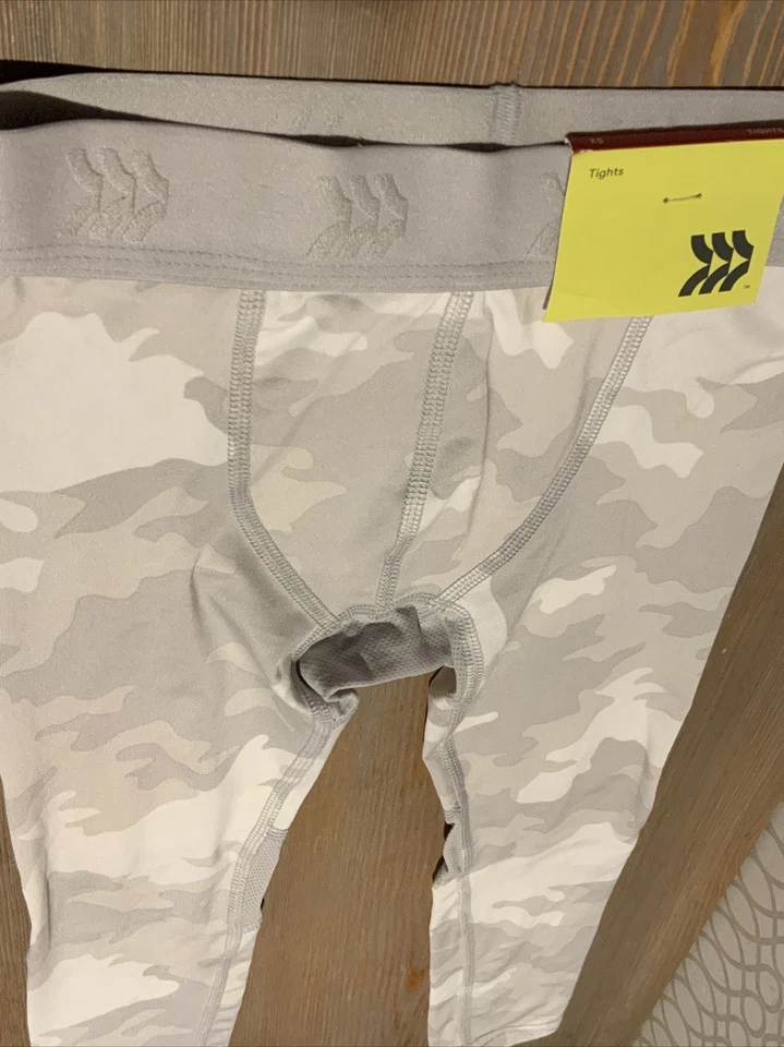 🍒 All in Motion Boys' Fitted Performance Tights - Light Gray XS - Image 3 of 4