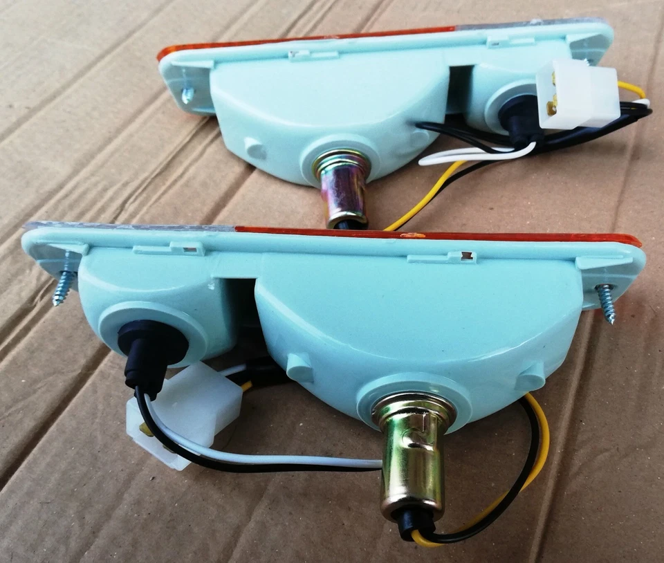 PAR DE LUCES GIRATORIAS PARACHOQUES DELANTERO FURGONETA DATSUN NISSAN URVAN E23 MODELO 1980 86 L R Foto 4 de 4