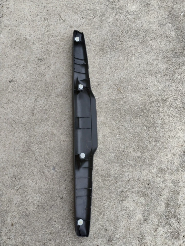 2010 Scion xB задний третий стоп-сигнал крышка отделки черный OEM 64790-12060 б/у - Изображение 3 из 4