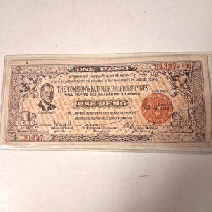 Series 1942 One Peso WWII Emergency Note Philippines . Great Collection
