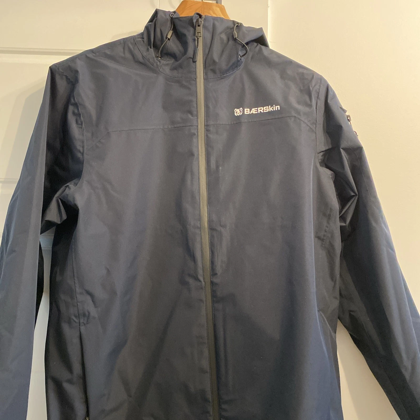 NEW Baerskin Heavy-Storm Rain Jacket 2.0 Dark Navy Blue Men's M-(2 available)
Opens in a new window