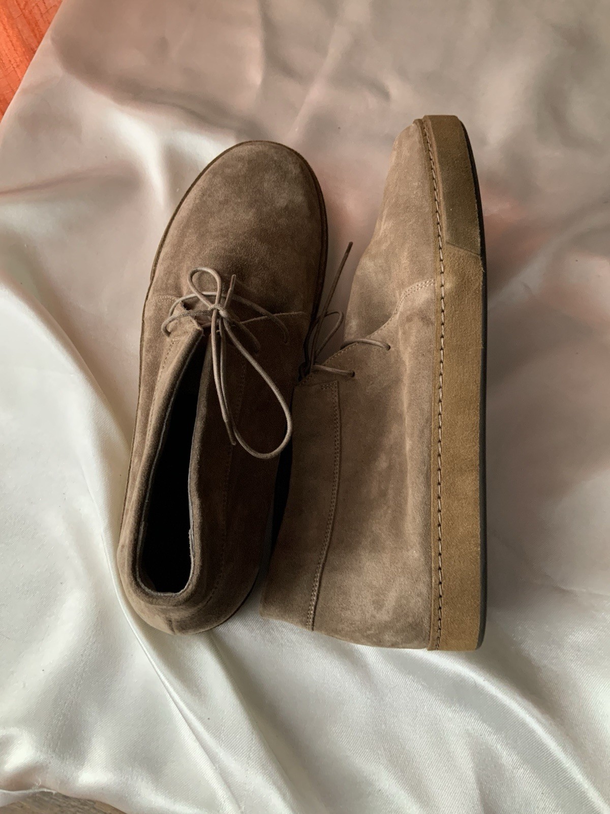 Vince Men’s Suede Chukka/desert Boots/tan. Size10