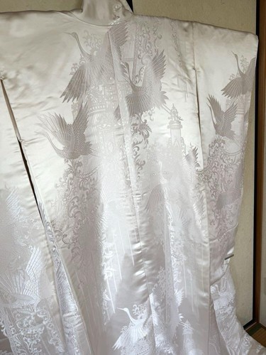 White Silk Bridal Uchikake with Crane Embroidery, Modern Design, - Picture 2 of 14