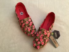 TOMS ALPARGATA SHOES CEDAR GREEN FLORAL CAMO PRINT SLIP ON FLATS SZ 9 NWTS