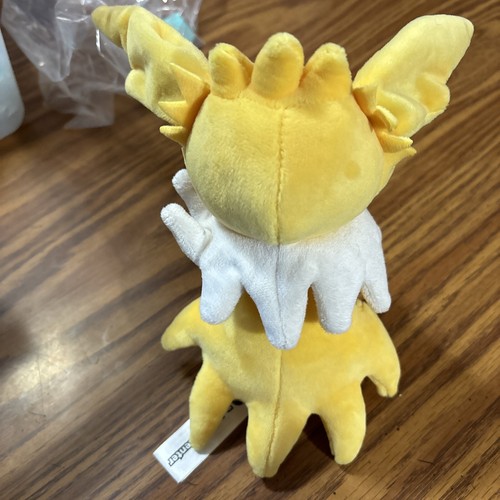 Pokemon Plush Toy Sitting Jolteon 7" Pokemon Center 2016, VGC - Picture 2 of 3