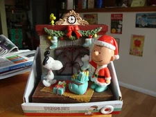 Peanuts Snoopy & Chuck Fireplace Musical Table Pc Kurt S Adler Plays Linus &Lucy