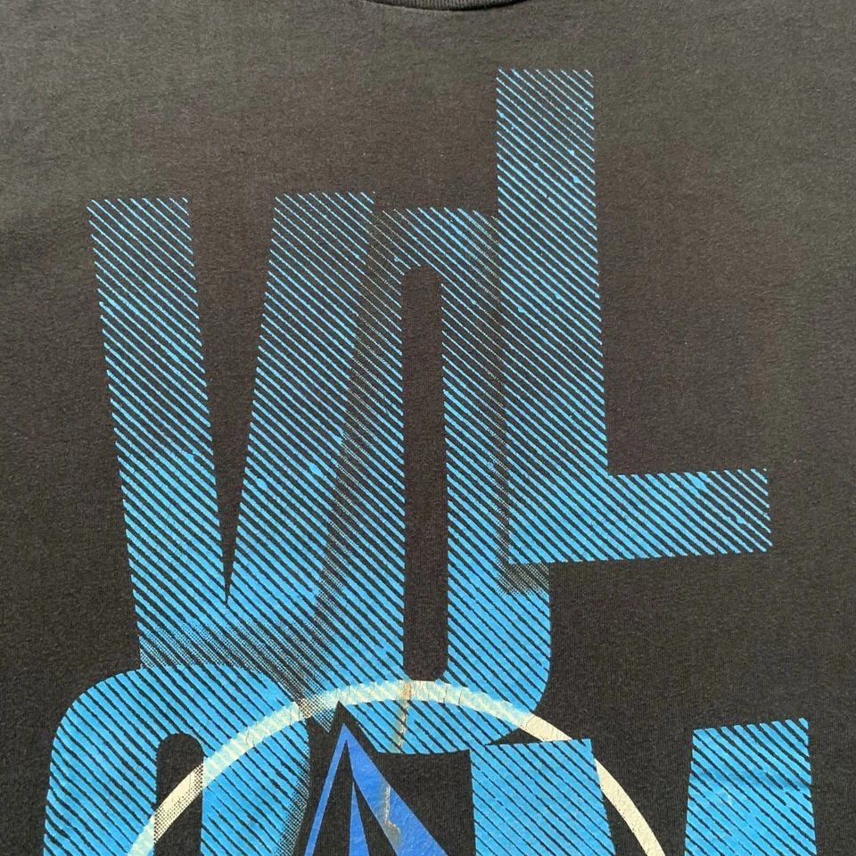 Vintage 2000s Volcom Shirt Size M Black Graphic Tee Surfwear Surf Logo Y2K       - Image 2 of 4
