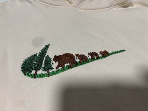 Sudadera con Capucha Suns Out x Nike Mama Bear Logo Talla M Ropa de Calle Swoosh Naturaleza - Imagen 2 de 9