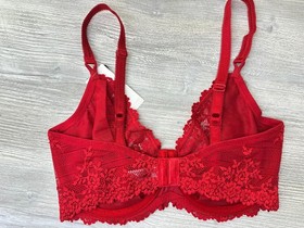 Wacoal Bra Embrace Lace Underwire Red Unlined Average Coverage 651